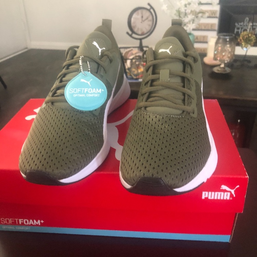 *New*Flyer Runner Sport Pumas